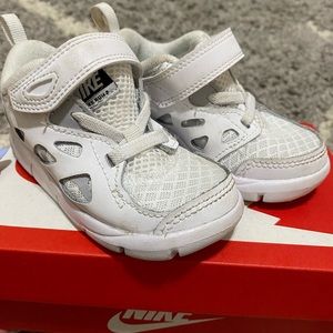 Free run white size 6c